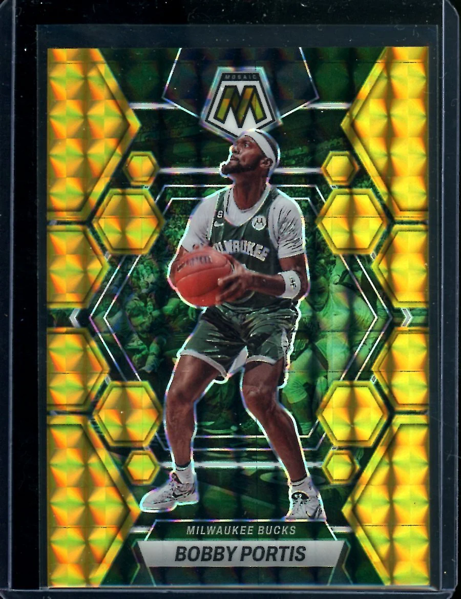 2022-23 Panini Mosaic Bobby Portis Gold Mosaic /10 Bucks