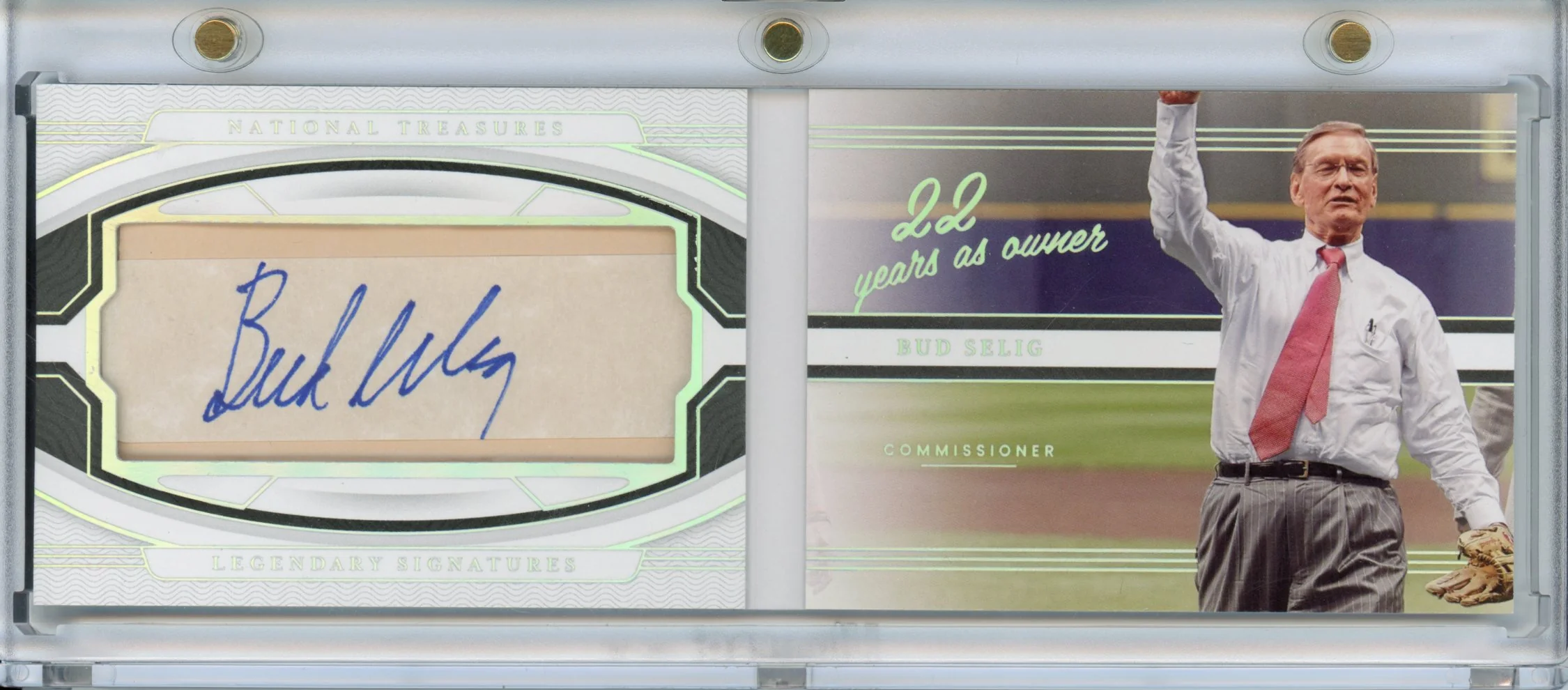 2022 Panini National Treasures Bud Selig Legendary Cut Signature Book /10 MLB