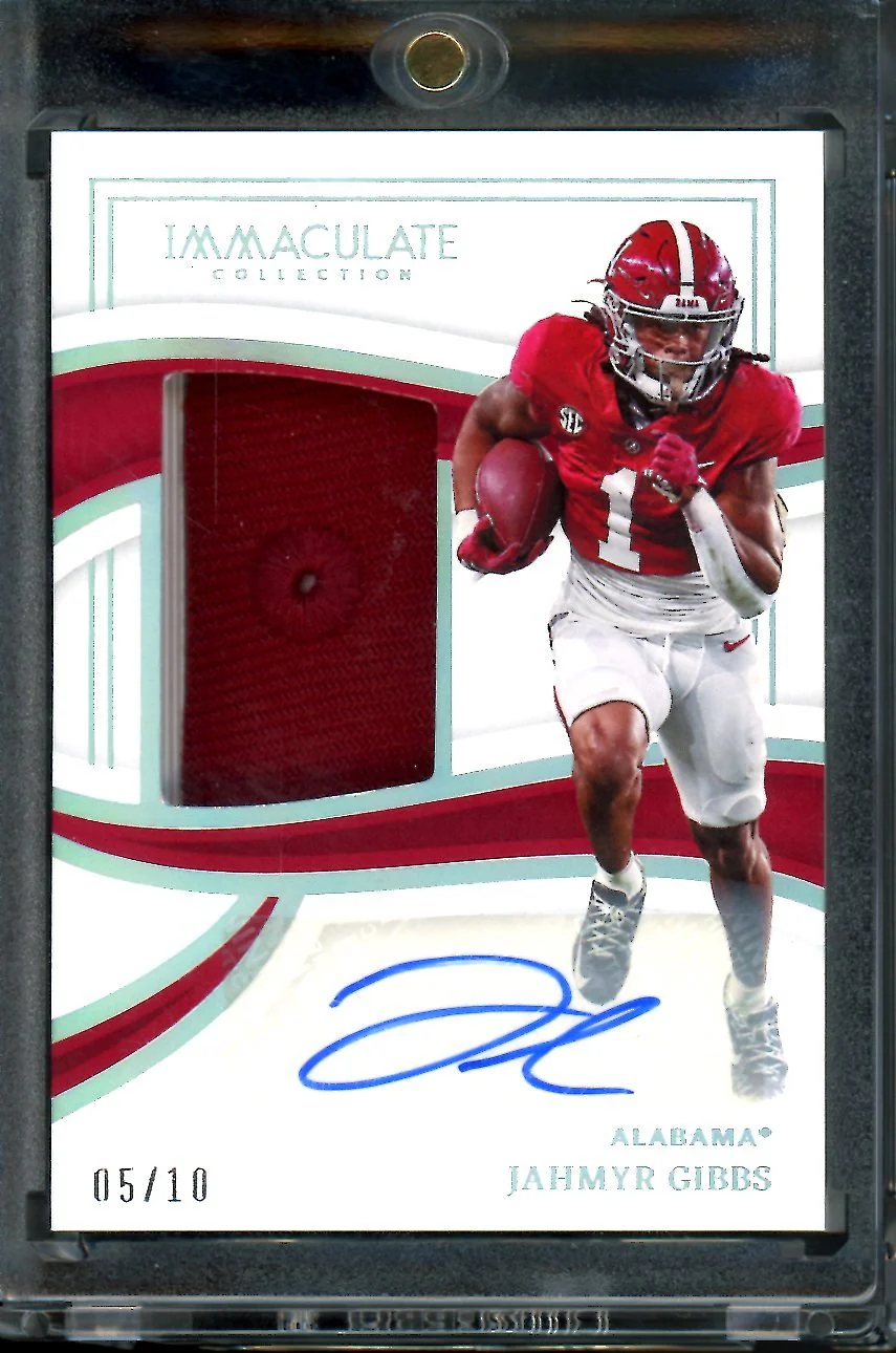 2023 Panini Immaculate Collegiate Johmyr Gibbs Jumbo Hat Patch Auto /10 Alabama